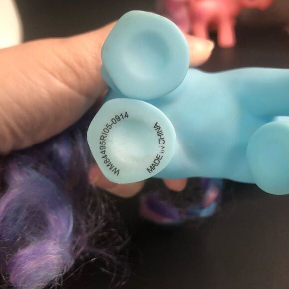 colorful horse lot of 4 little pony horse toy vinyl figures blue pink orange - Picture 6 of 8